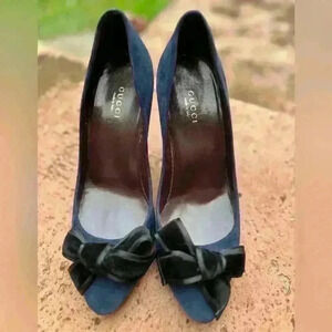 Gucci Suede Heels Pump Shoes Sandals Size 37.5 US 7.5 Navy Blue Black Bow